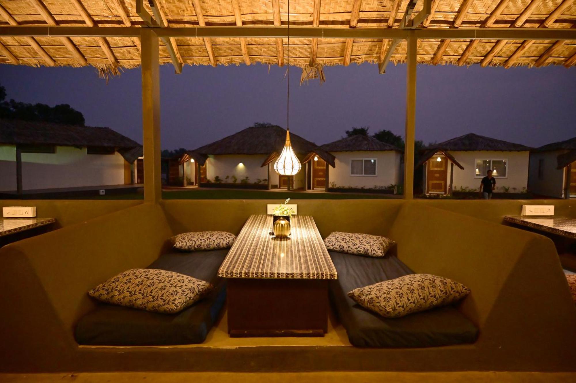 The Hampi Cafe Hotel Ngoại thất bức ảnh